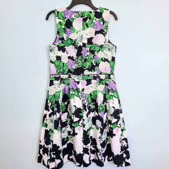 Like New Talbots Oprah Collection Floral Hydrangea Fit & Flare Dress w/ Pockets - Picture 6 of 6